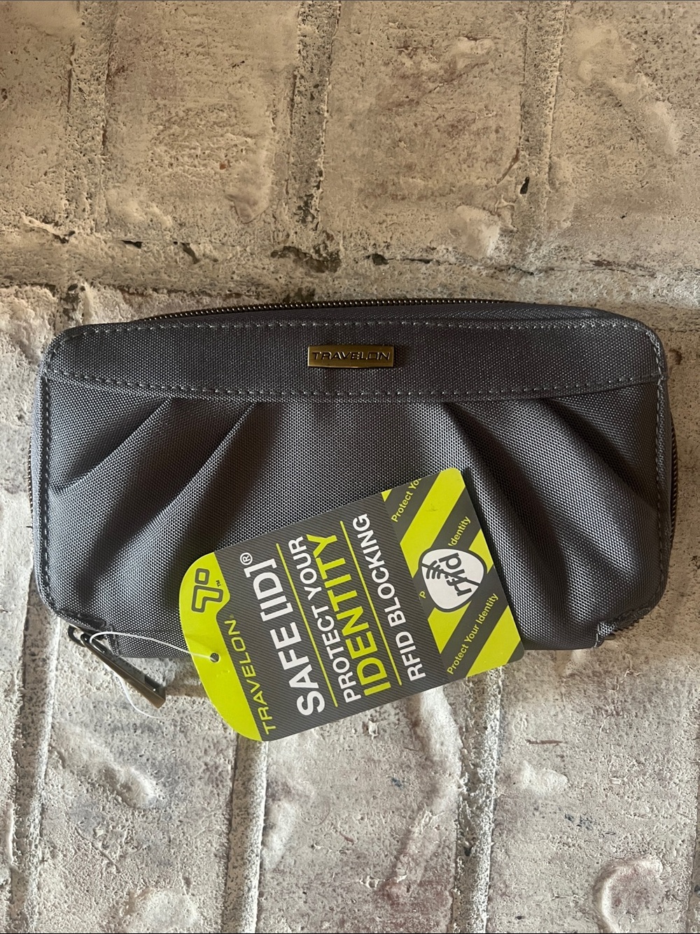 Travelon NWT Gray RFID-Blocking Travel Wallet